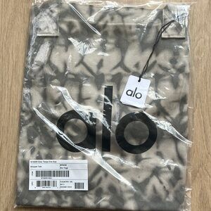 NWT Alo Yoga Iconic Large Tie Dye Tote